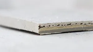 Grubość płytki podłogowej z klejem