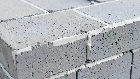 Grubość spoiny między bloczkami betonowymi