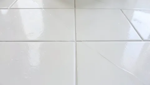 Grunt do płytek na płytki