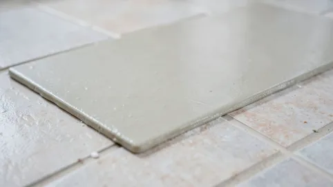 Ile Kleju Pod Płytki Podłogowe