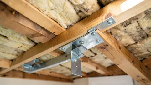 Ile kosztuje montaż schodów strychowych