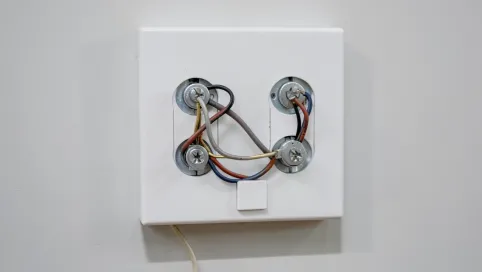 Jak działa włącznik schodowy