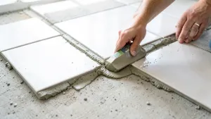 Jak fugować płytki na podłodze