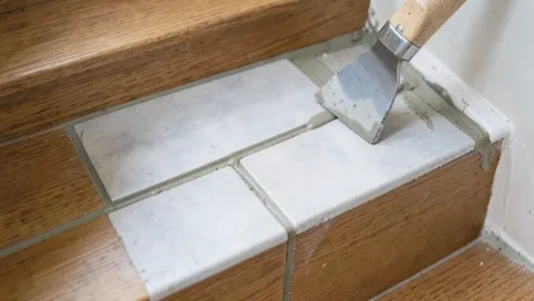 Jak kłaść płytki na schodach