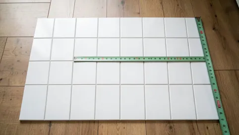 Jak obliczyć płytki na podłogę