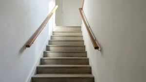 Jak obliczyć powierzchnię klatki schodowej do malowania