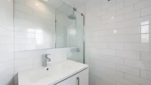 jak odnowić łazienkę nie wymieniając kafelków