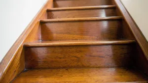 Jak odnowić schody drewniane pomalowane farbą olejną