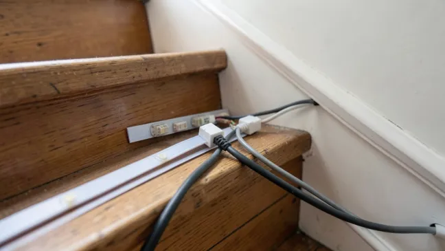 Jak podłączyć oświetlenie schodowe