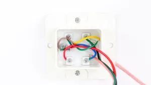 Jak podłączyć włącznik schodowy podwójny