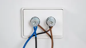 Jak podłączyć włącznik schodowy Schneider