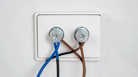 Jak podłączyć włącznik schodowy Schneider