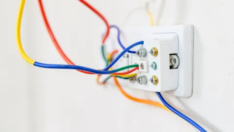 Jak podłączyć włącznik schodowy z czujnikiem ruchu