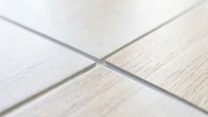 jak połączyć płytki z panelami bez listwy