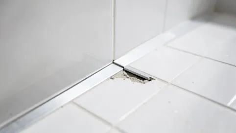 Jak położyć kafelki przy odpływie liniowym