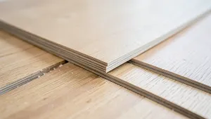 Jak położyć panele na podłoga drewnianą