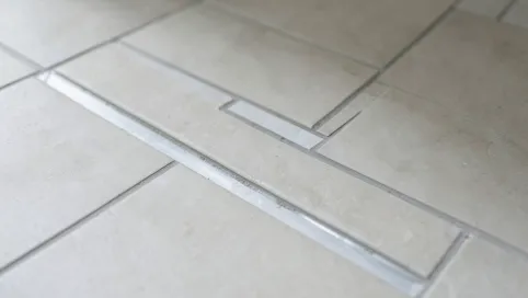 Jak Położyć Płytki Pod Prysznicem Z Odpływem Liniowym