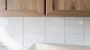 Jak Położyć Płytki W Kuchni Między Szafkami