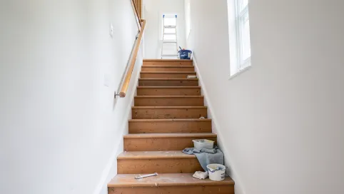 Jak pomalować korytarz ze schodami
