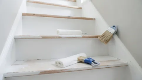 Jak pomalować schody drewniane na biało