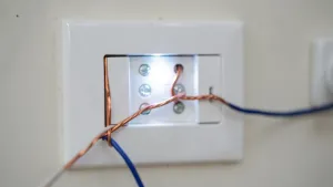 Jak przerobić włącznik zwykły na schodowy