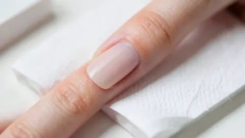 Jak przygotować płytkę paznokcia pod lakier hybrydowy