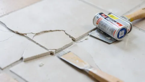 Jak przykleić kafelki które odpadły