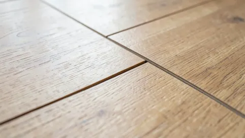 jak układać panele podłogowe vfugą
