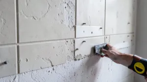 Jak układać płytki na ścianie