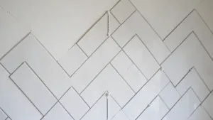 Jak ułożyć płytki w jodełkę na ścianie