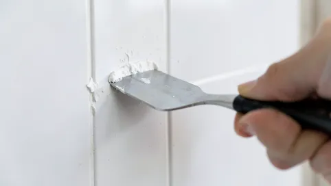 Jak usunąć klej po płytkach że ściany