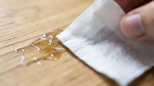 Jak usunąć klej po tejpach