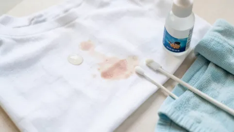 Jak usunąć klej super glue z ubrania