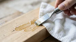 Jak usunąć klej wikol z drewna
