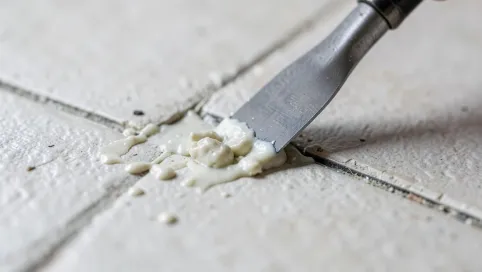 Jak usunąć stary klej po płytkach pcv