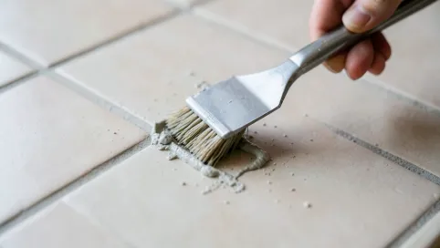 Jak usunąć zaprawę klejową z płytek