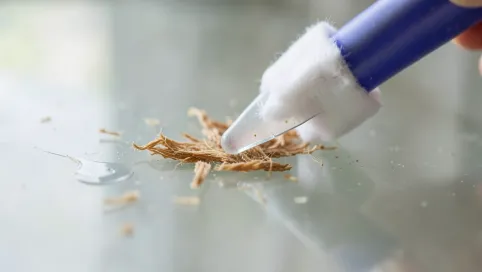 Jak usunąć zaschnięty klej kropelka