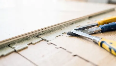 Jak wyciszyć panele podłogowe