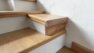 jak wykończyć schody przy ścianie