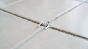 Jak wyrównać fugi w płytkach