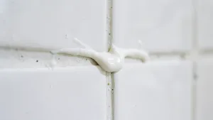 Jak zabezpieczyć fugi pod prysznicem