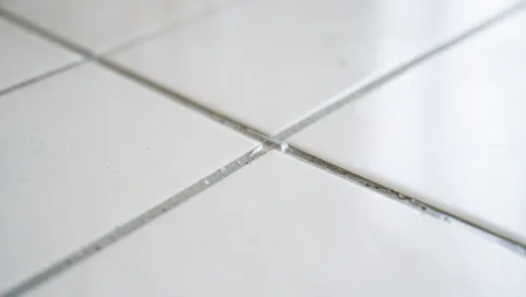 Jak zabezpieczyć fugi przed brudem