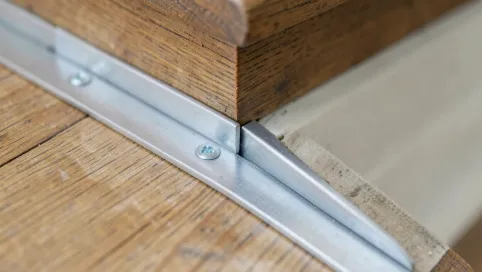 jak zamontować lamele przy schodach