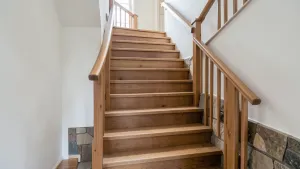 Jak złagodzić strome schody