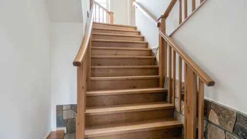 Jak złagodzić strome schody