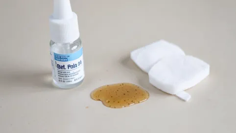 Jak zmyć klej do tipsów z rąk