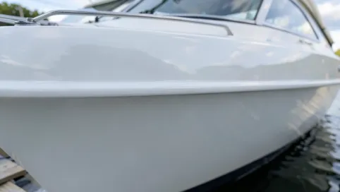 Jaka farba do łodzi z laminatu