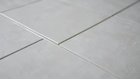 Jaka grubość kleju pod płytki 60x120