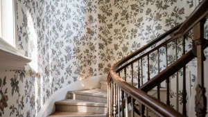 Jaka tapeta na klatkę schodową