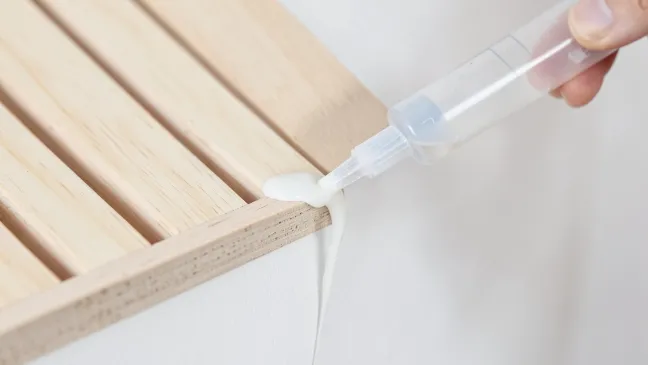 Jaki klej do lameli na ścianę